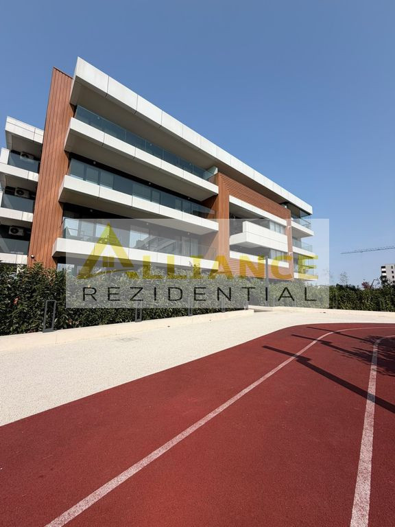 Apartament 4 camere cu gradina proprie