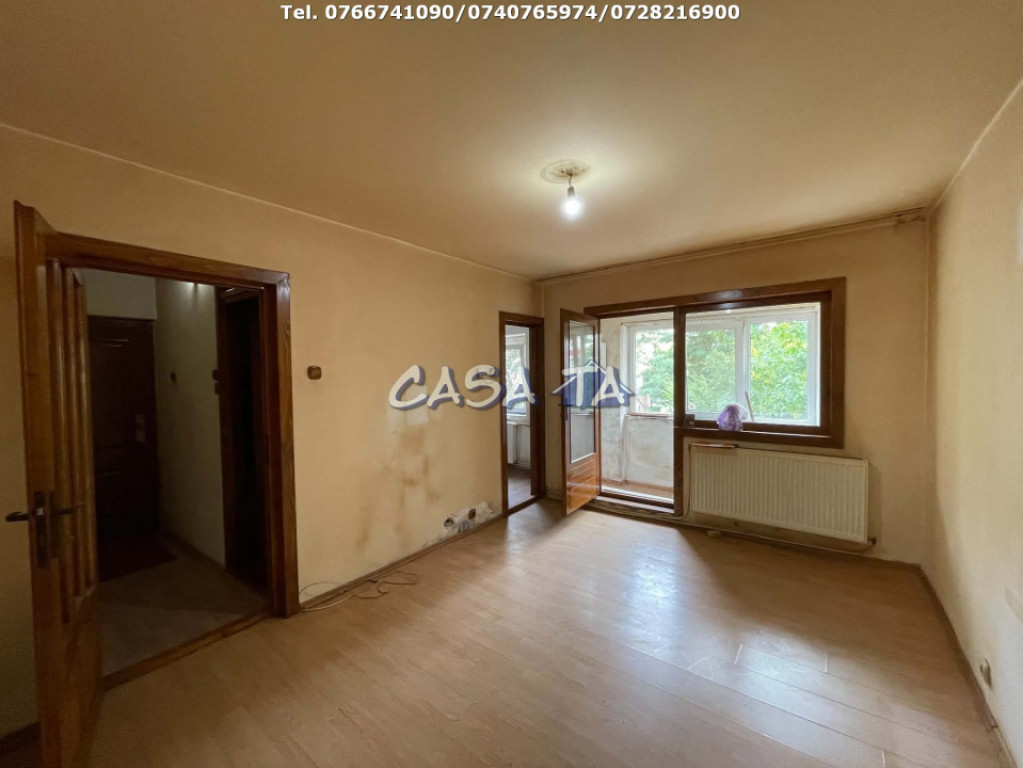 Garsoniera Confort 1, Etaj 1, Strada Comuna din Paris - Targ