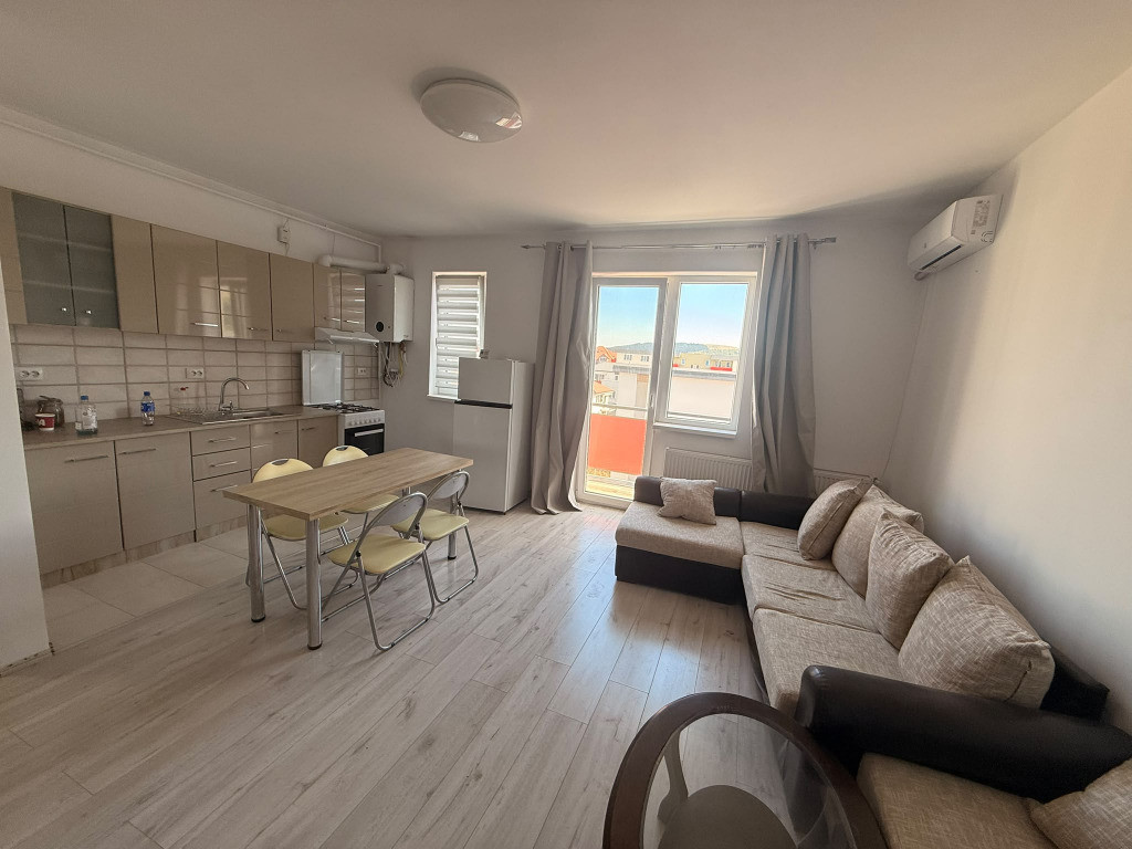 Apartament 2 camere semidecomandat zona Sesu de sus