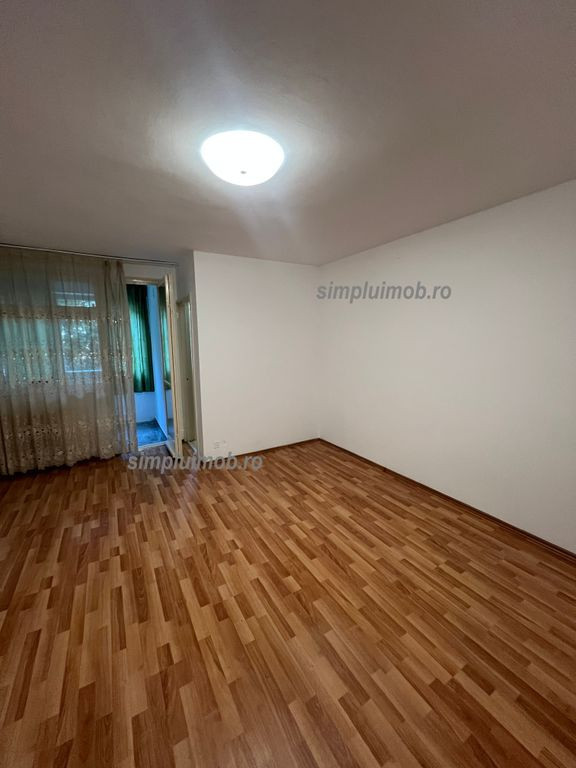 Garsonieră Aparatorii Patriei Etaj Intermediar
