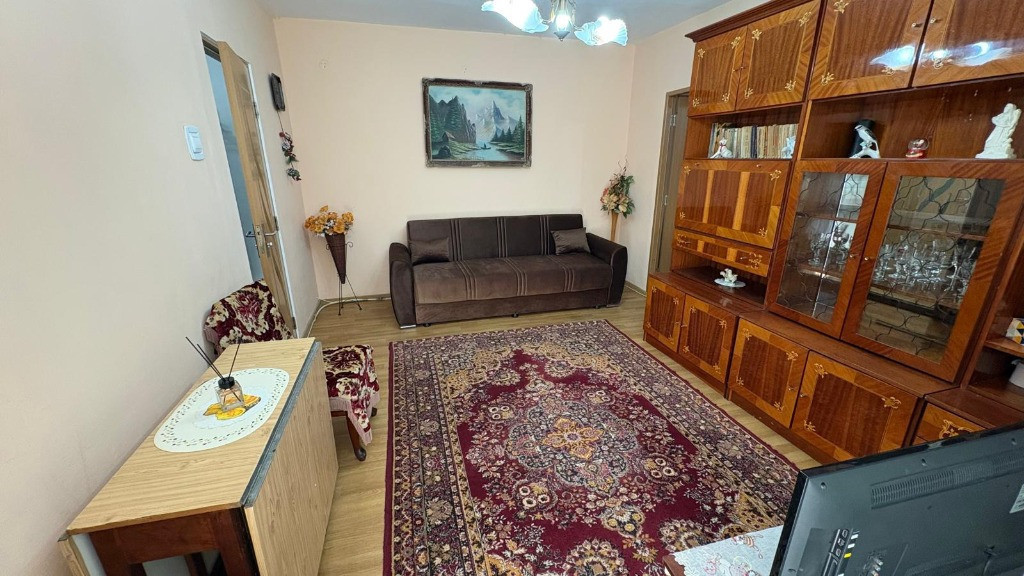 Apartament 2 camere,str.Isaccei,etaj 3
