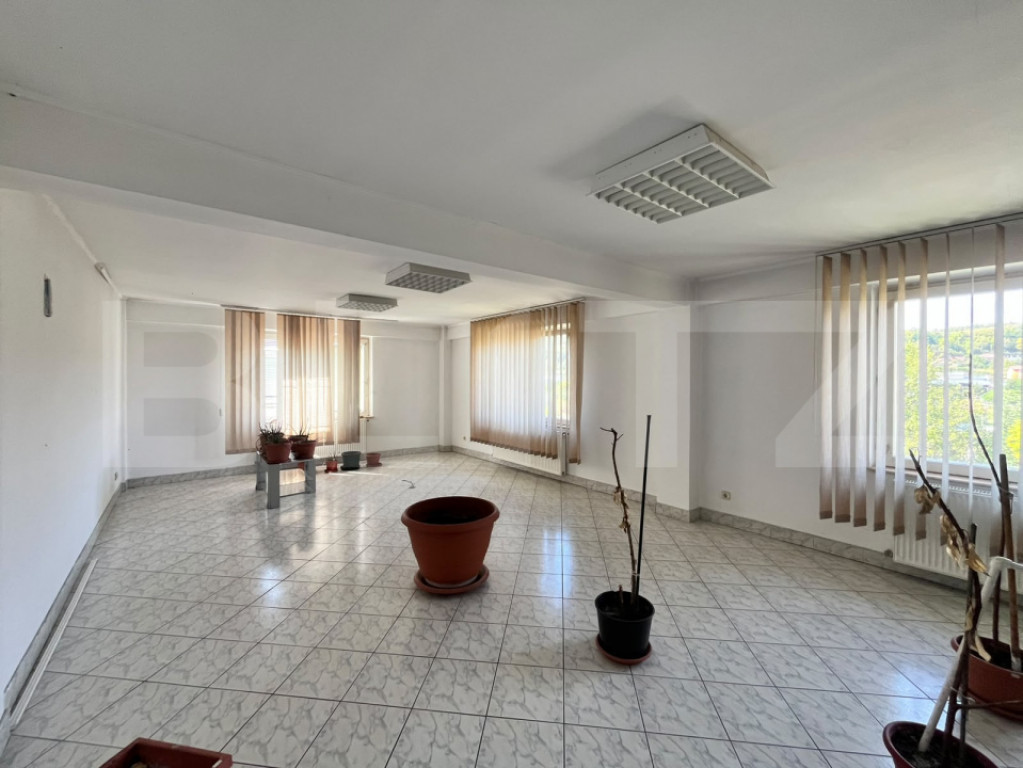 Spatiu birou, 50 mp, cheltuieli incluse, zona Libertatii San