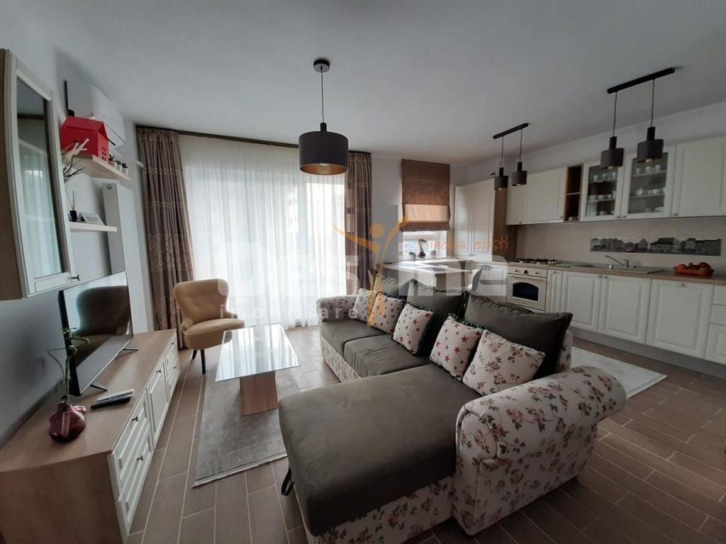 Închiriez apartament cu 2 camere-Tomis Plus