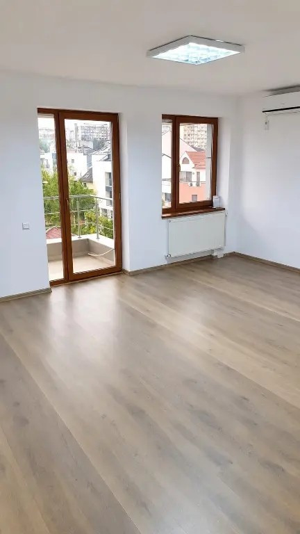Inchiriez apart 3 camere Faleza nord