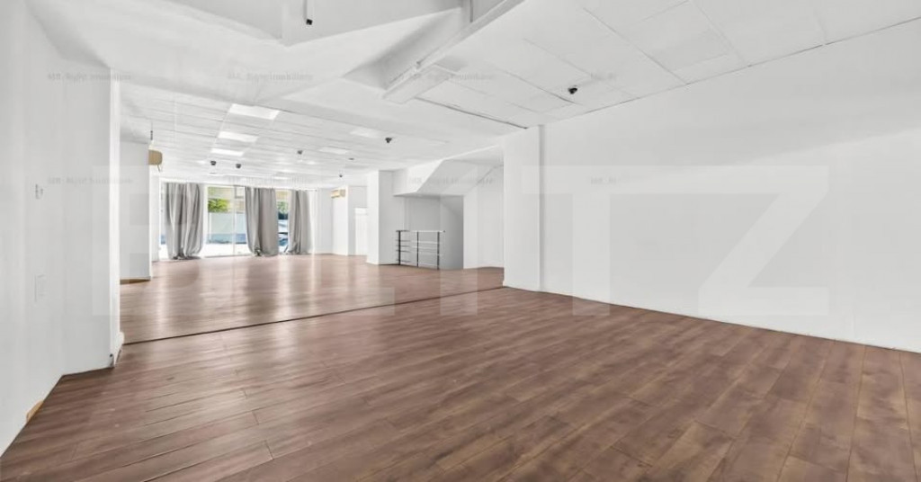 Spatiu comercial cu vizibilitate mare, 548 mp, zona Scriitor