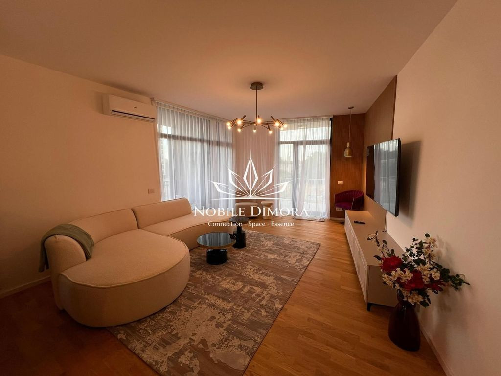 ISHO - Apartament cu 4 camere de lux, 2 bai, 2 balcoane, parcare privata