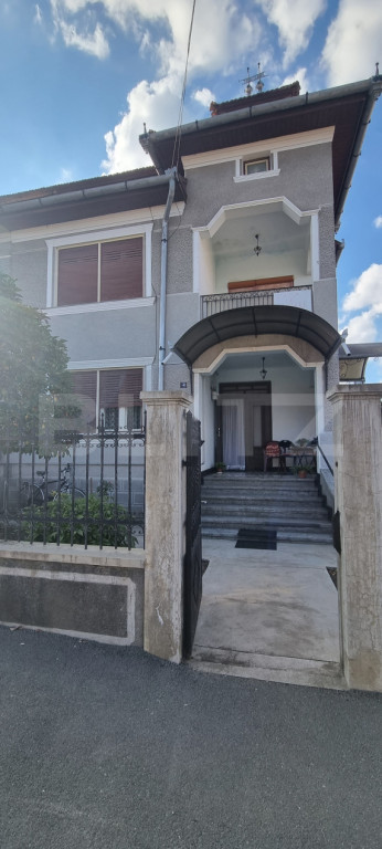 Casa cu etaj si 3 camere