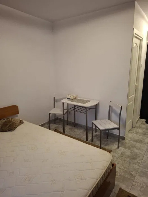 Garsoniera moderna, langa Jumbo - aproape de Podu Ros