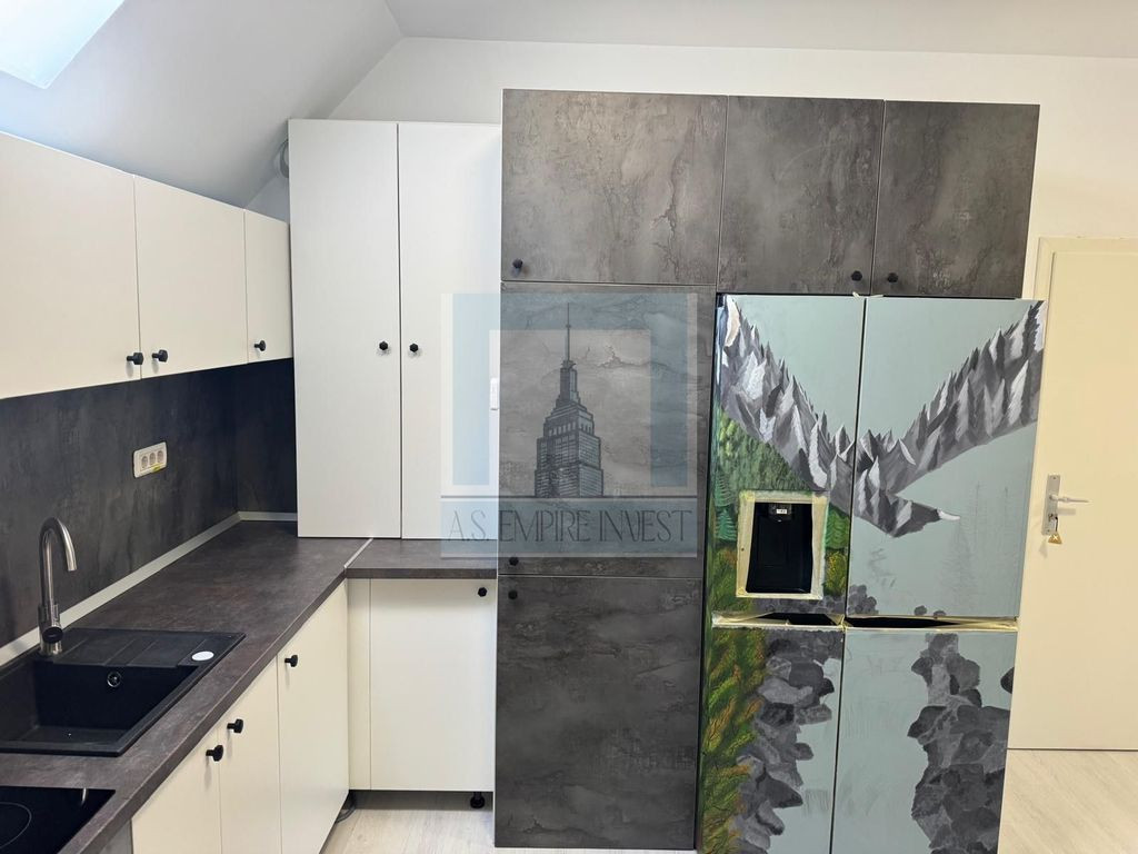 Apartament 3 camere de închiriat/ Centrul Istoric