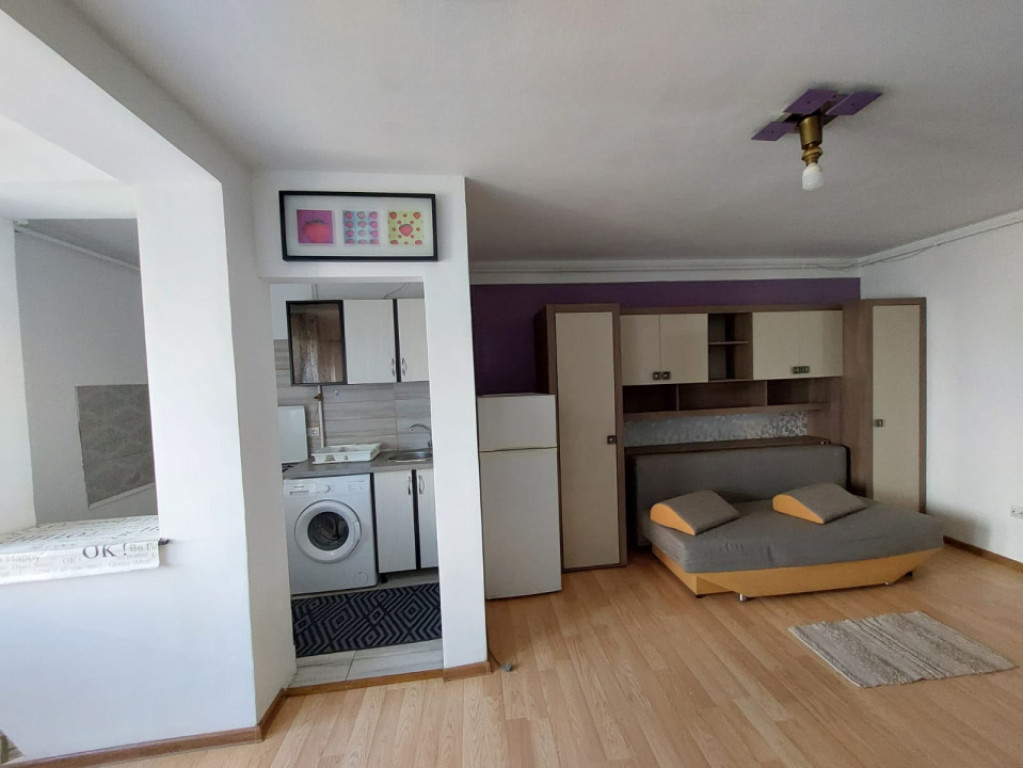 Garsonieră cochetă, complet mobilată și utilată