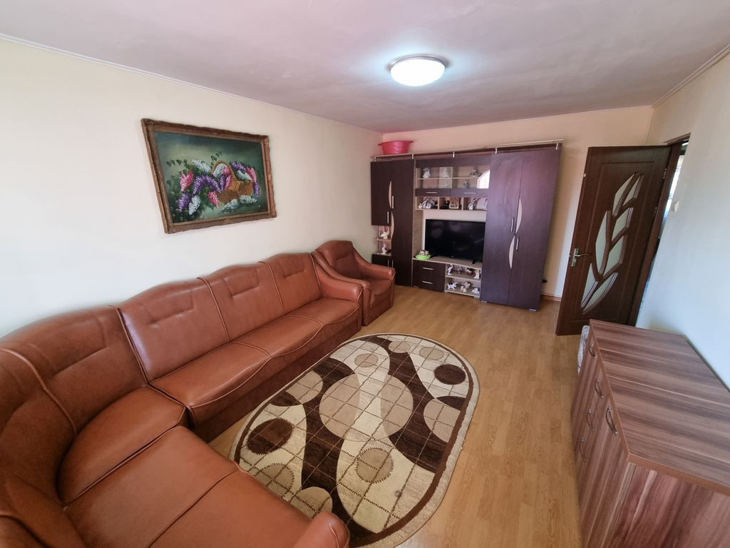 Apartament 3 camere de inchiriat /zona Viile Noi-Anda