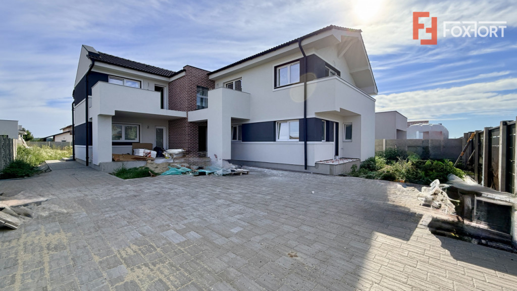 Casa individuala de vanzare, 8 camere + 4 bai - Mosnita Vech