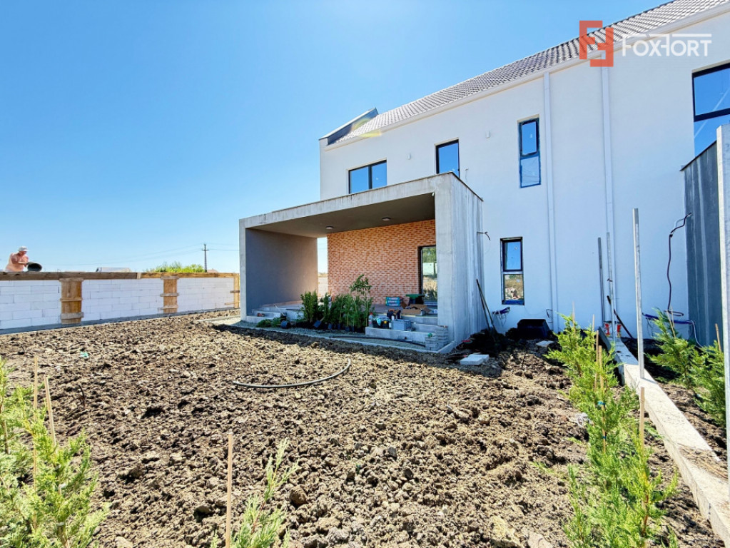 COMISION 0% Triplex cu 4 camere de vanzare in Sacalaz, zona
