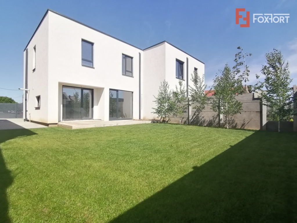 Duplex 4 camere Mosnita Noua pozitionat la asfalt cu toate u