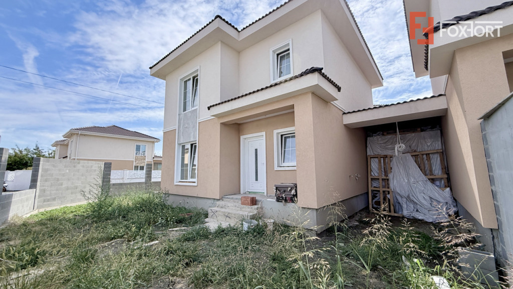 Duplex de vanzare, 4 camere despartit prin garaj - toate uti