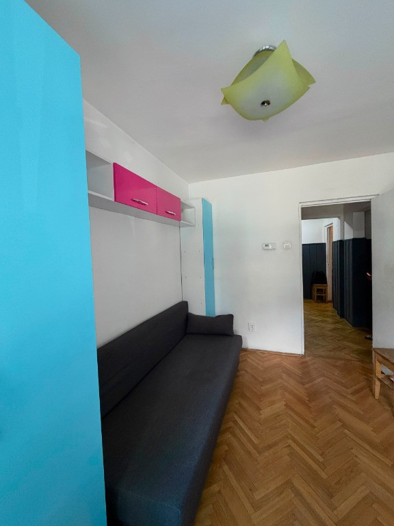 Inchiriez apartament cu 3 camere situat in cartierul Manastur