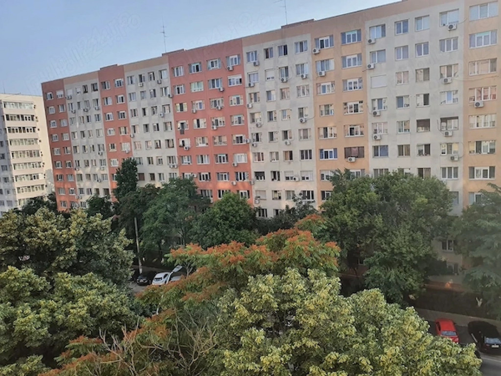 Dristor etaj 6 semidecomandat la metrou