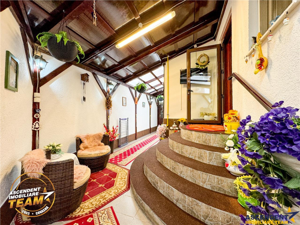 Casa cu 2 apartamente de 3 camere in centru