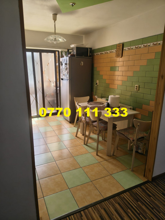 Apartament 2 camere decomandat, zona Vidin, etaj 3.
