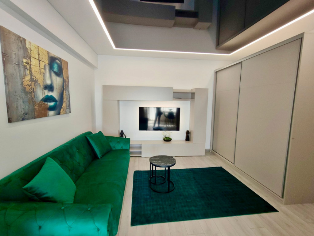 Apartament 3 camere de închiriat pe termen lung în zona Co