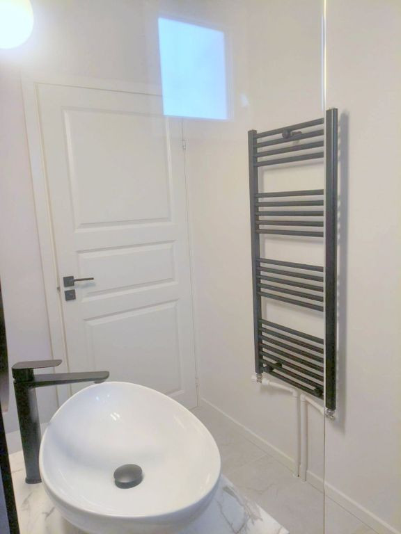 De vanzare apartament cu 2 camere, port, parter, 75.000 euro