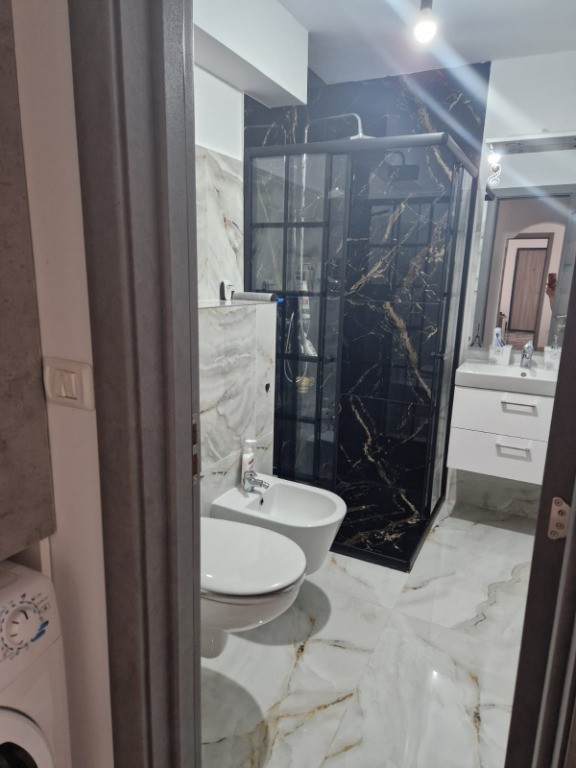Vand apartament la cheie full