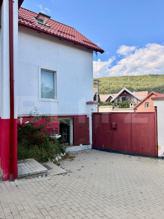 CASĂ DE VÂNZARE ÎN CODLEA–VEDERE PANORAMICĂ, 2 UNITĂ?