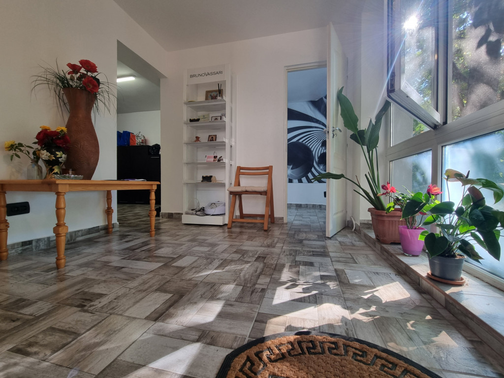 ULTRACENTRAL - Salon beauty funcțional-46 mp utili -intrare