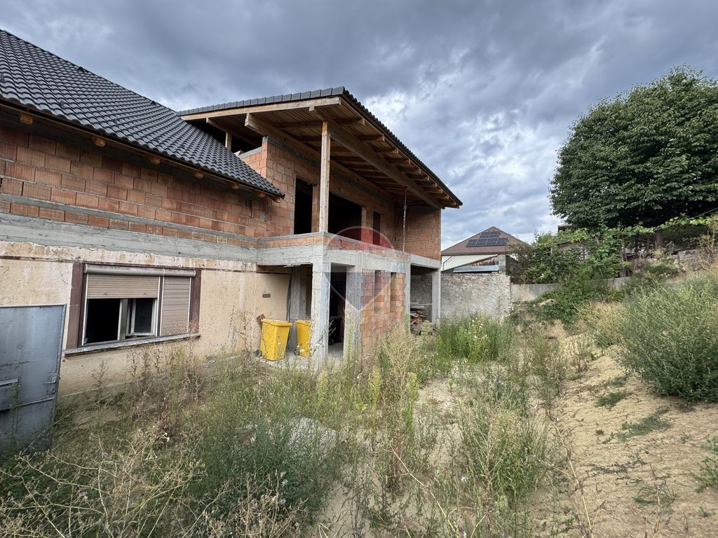 Casă 226 mp utili, la roșu – Vitrometan, strada Teilor