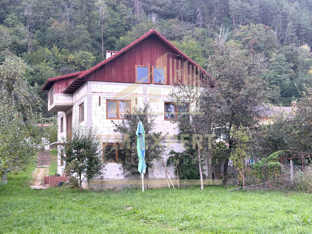 CASĂ 6 CAMERE TEREN 5736 MP LEREȘTI VOINEȘTI ARGEȘ