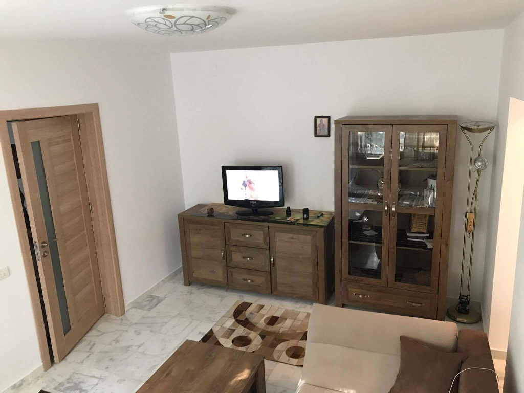 Ofer pentru inchiriere apartament 2 camere Tomis 2