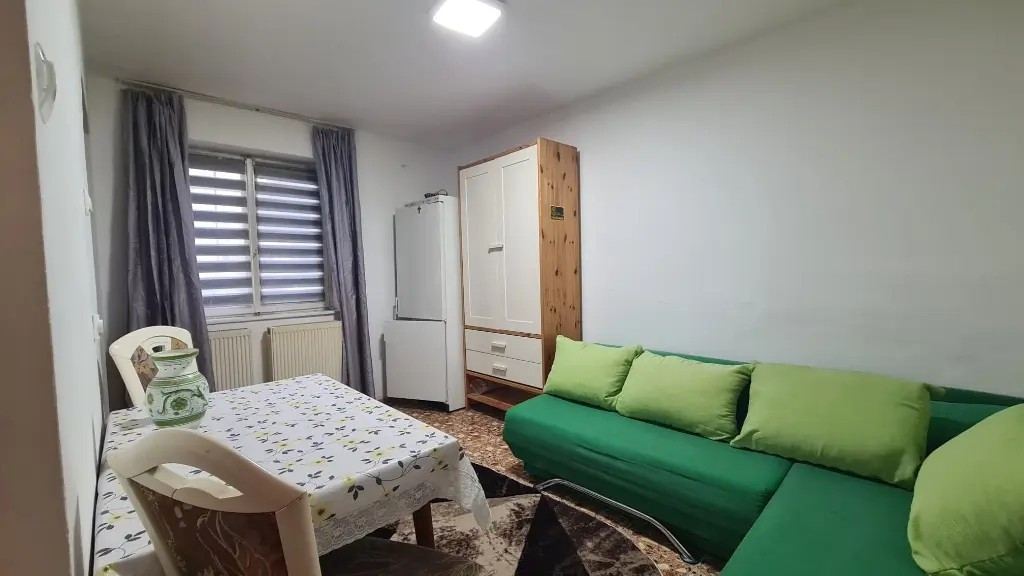 Oferim spre închiriere garsoniera la.parter în Curtea de Arges