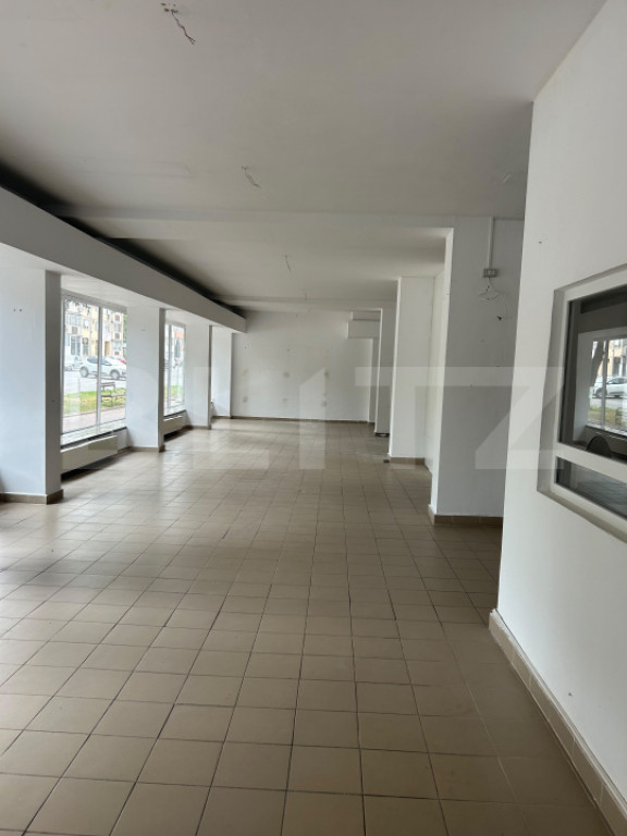 Spațiu comercial de 133 mp utili pe bulevard, cu vad comerc