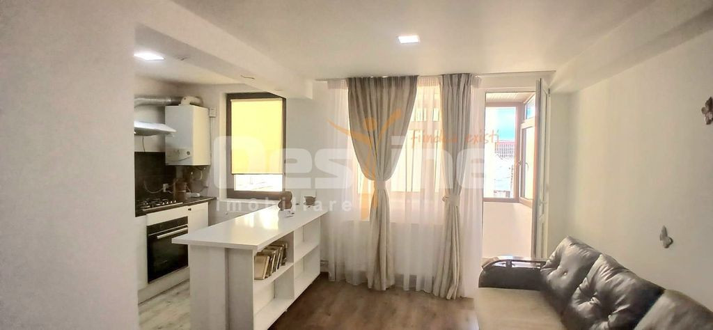 Apartament semidecomandat