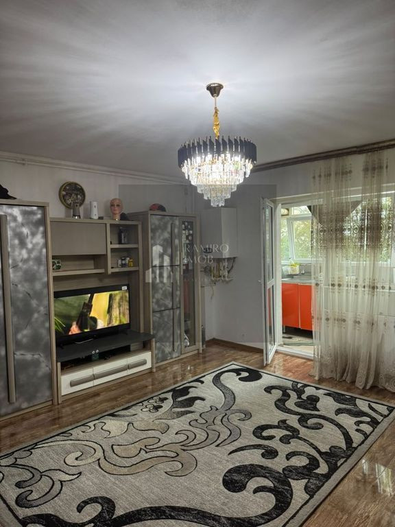 Apartament 2 camere decomandat/10 min metrou Aparatori/parcare
