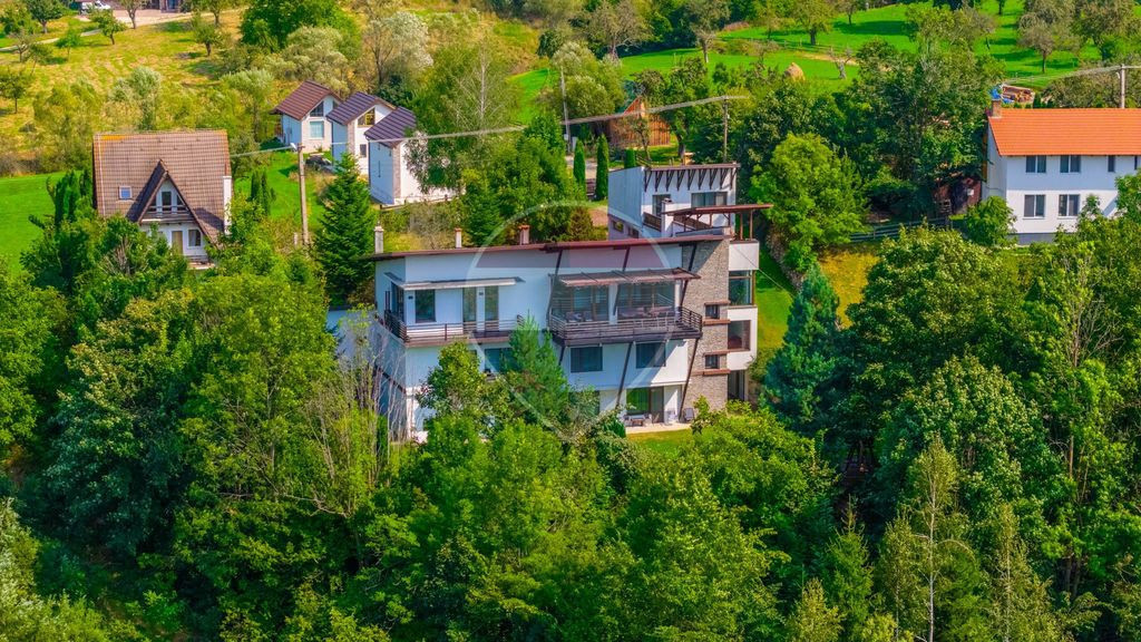 Teren 1.200 mp | Feldioara str Monumentului | Imprejmuit |