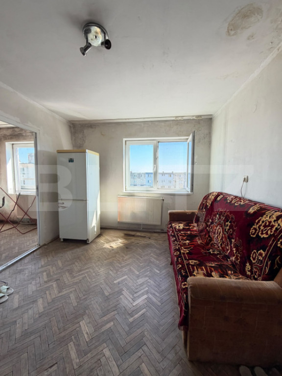 Apartament cu 3 camere, 38 mp, zona Micro III