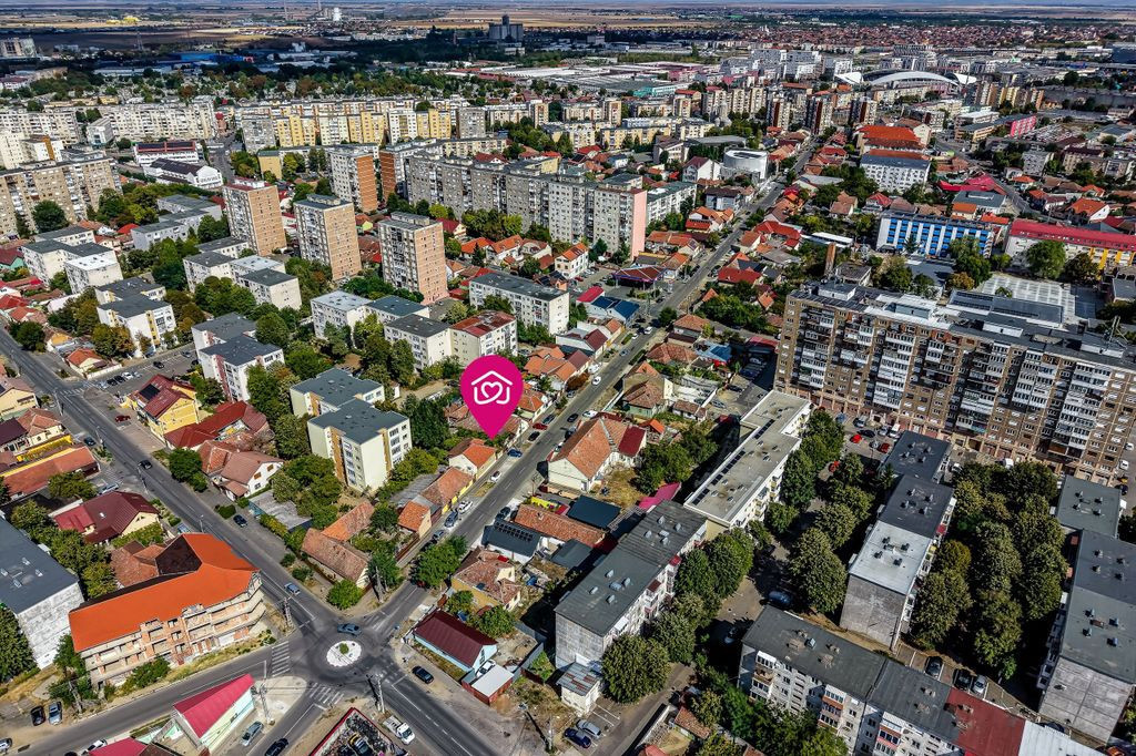 Casă în Vlaicu cu garaj și teren de 376 mp, Arad