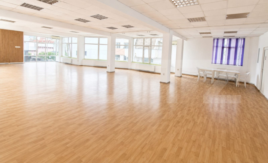 Spațiu comercial și de birouri, 190 mp, open-space, cu acc