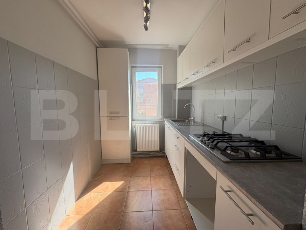 Apartament 3 camere, etaj 2, zonă liniștită și accesibil
