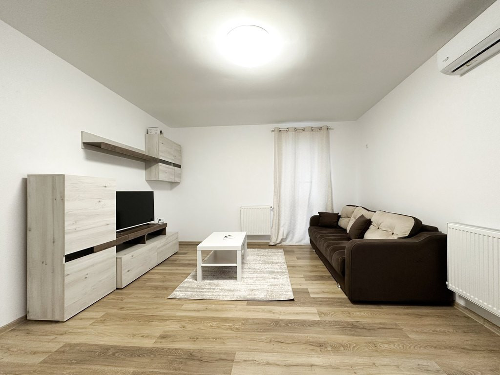 Apartament intr-un bloc retras, cu centrala si parcare