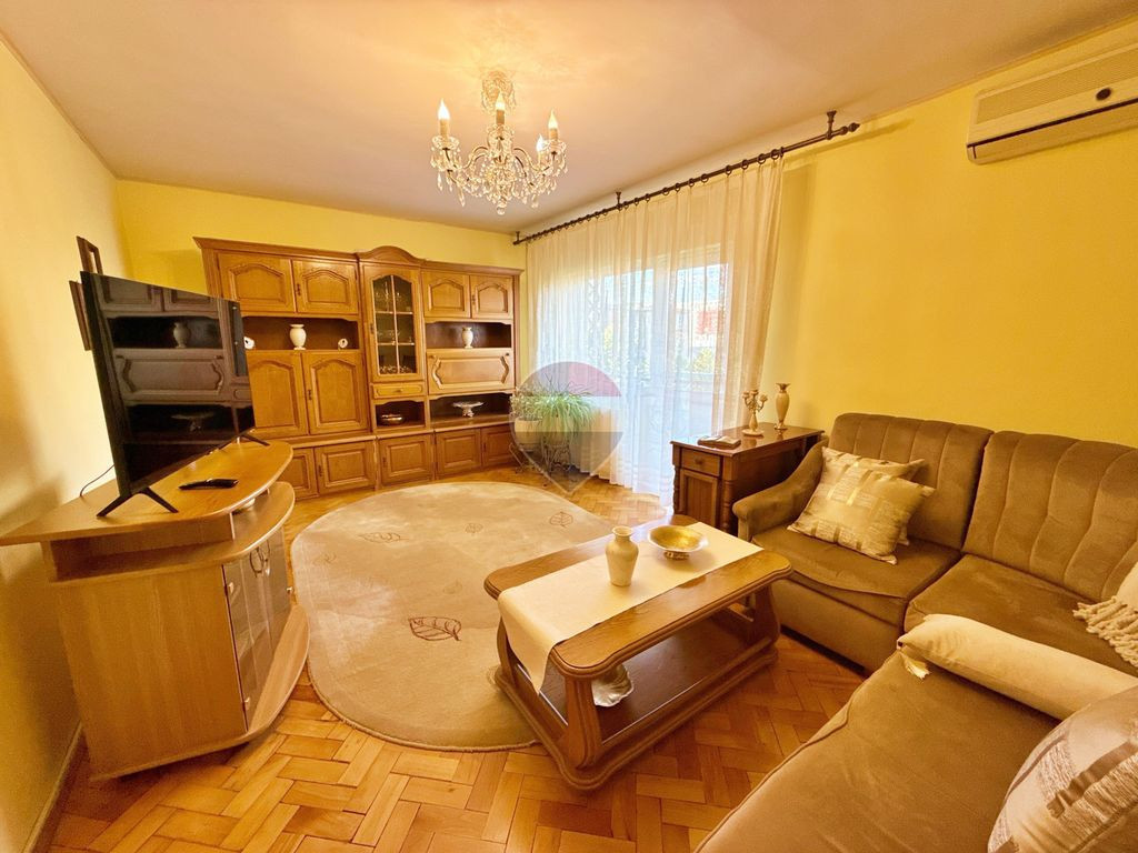 Apartament decomandat cu 3 camere, 2 balcoane și boxă
