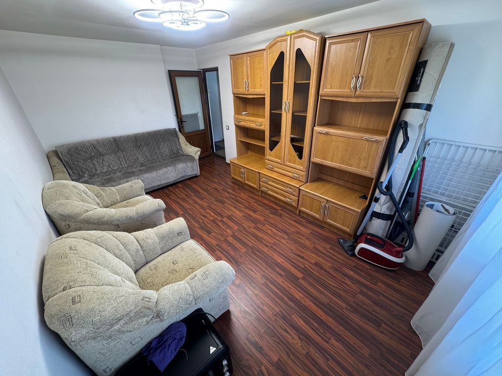 Apartament 2 camere Decomandat zona Cet cu Centrala