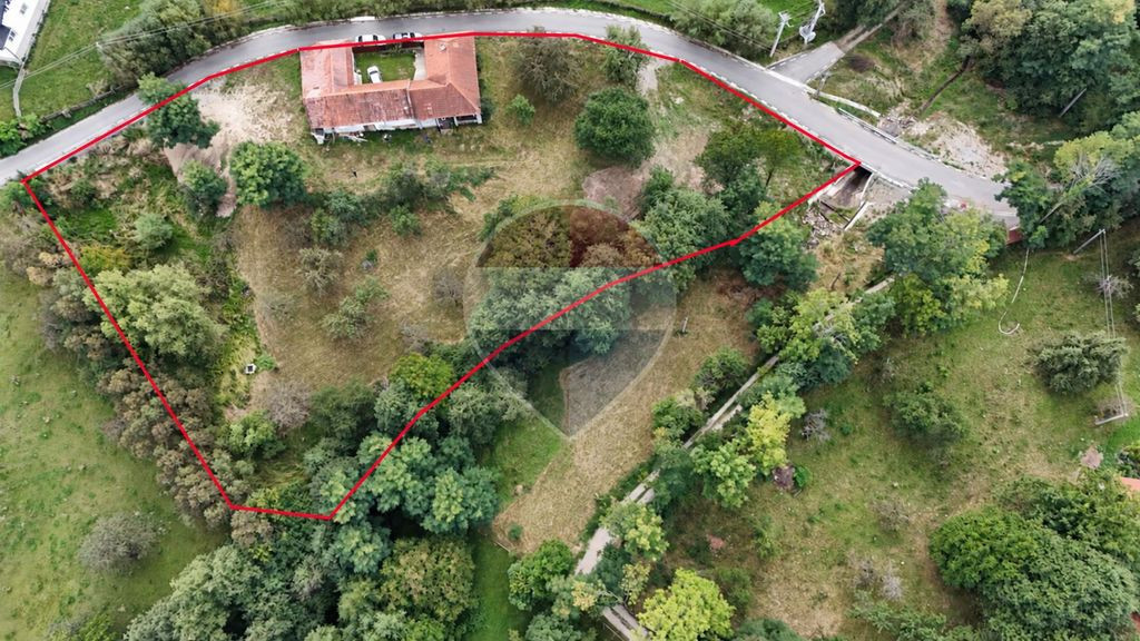 Teren intravilan | 4840 mp | Casă + Anexe | Utilități | Sohodol | Bran