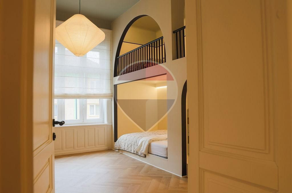 De vânzare apartament cu 3 camere, 2 băi, restaurat integral - Central