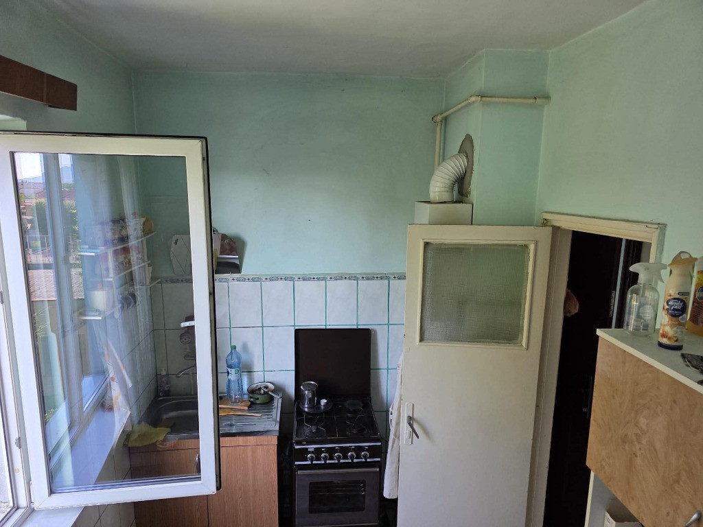 Apartament de 2 camere zona TRACTORUL,str Oltet