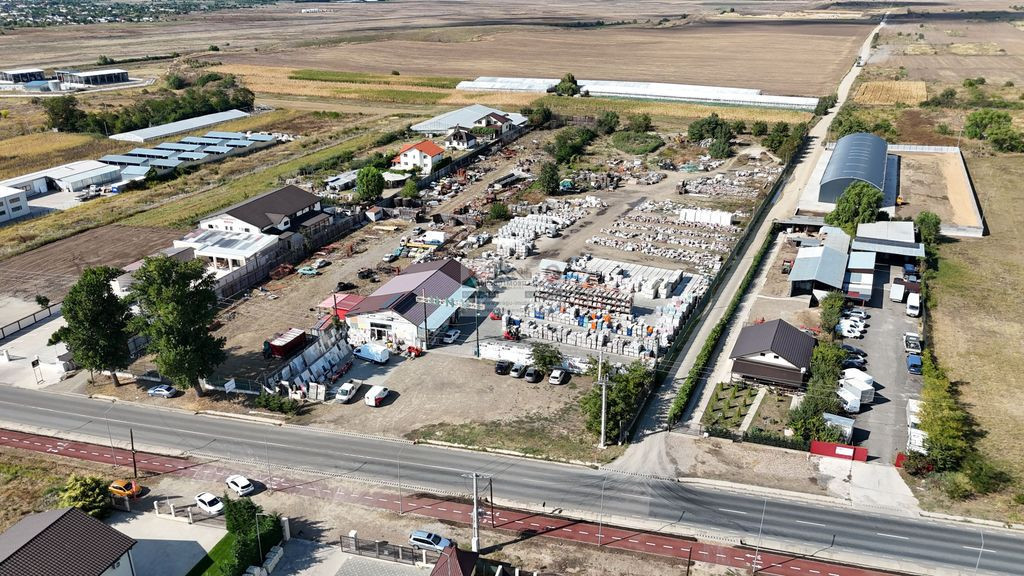 Depozit materiale de constructii/Teren 16400 mp/Tecuci