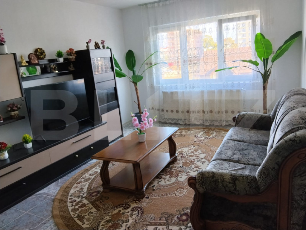 Apartament decomandat cu 2 camere, mobilat și utilat