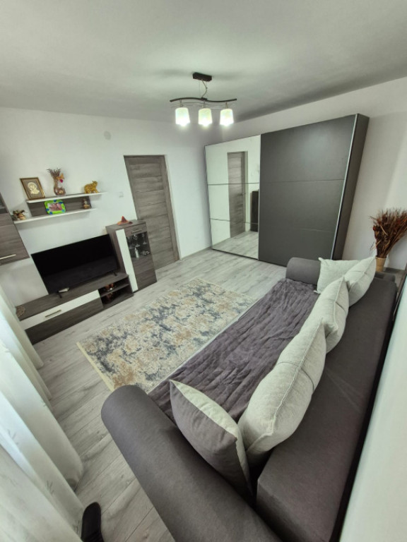 Apartament decomandat cu 2 bai, str. Brates