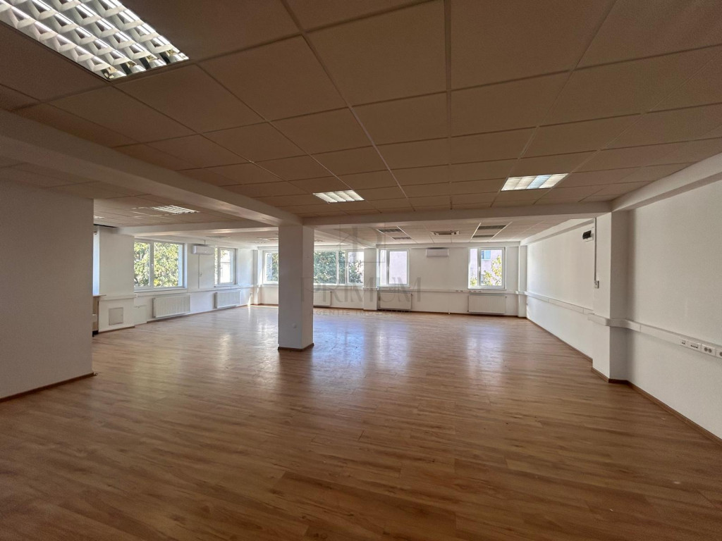 Spatiu comercial - zona excelenta - vizibilitate buna - cent